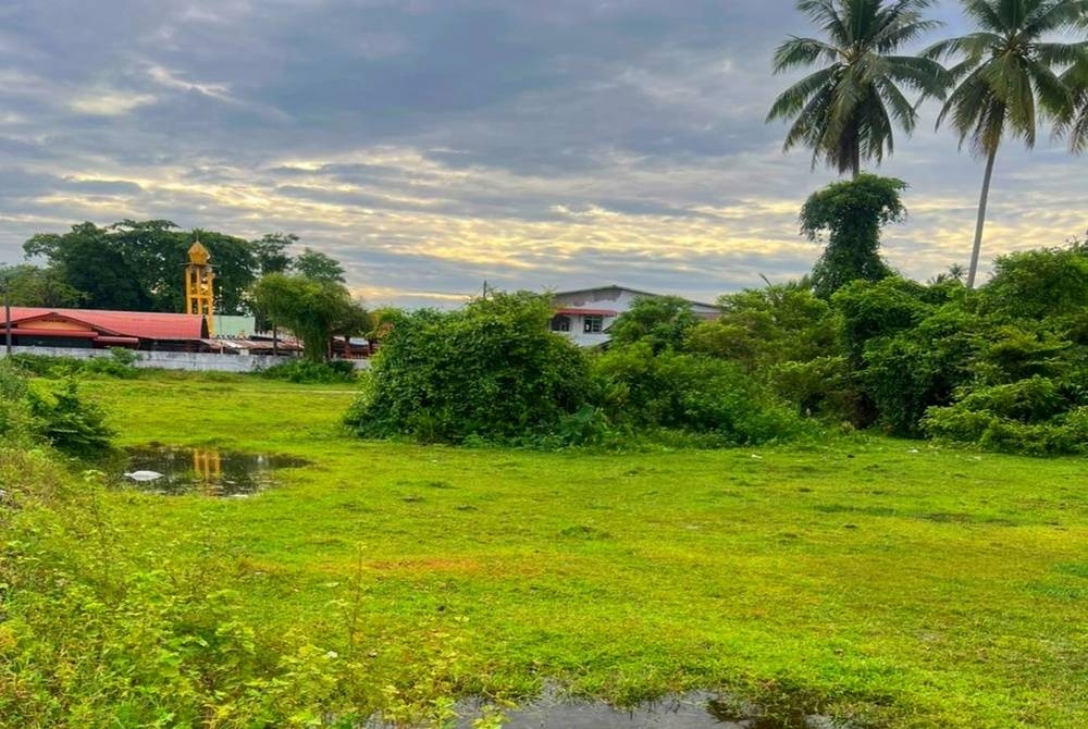 Masjid Ar-Rahmah mengajak orang ramai berwakaf serendah RM50 untuk satu lot tanah bagi membeli sebidang tanah seluas 0.306 hektar bernilai RM290,000.