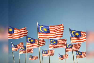 Warga Shah Alam dipelawa menyertai Pertandingan Kempen Kibar Jalur Gemilang sempena sambutan Hari Kemerdekaan kali ke-65 anjuran MBSA. - Foto 123rf