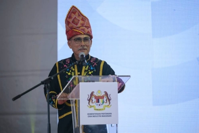 Menteri Pertanian dan Industri Makanan Datuk Seri Dr Ronald Kiandee. - Foto Bernama