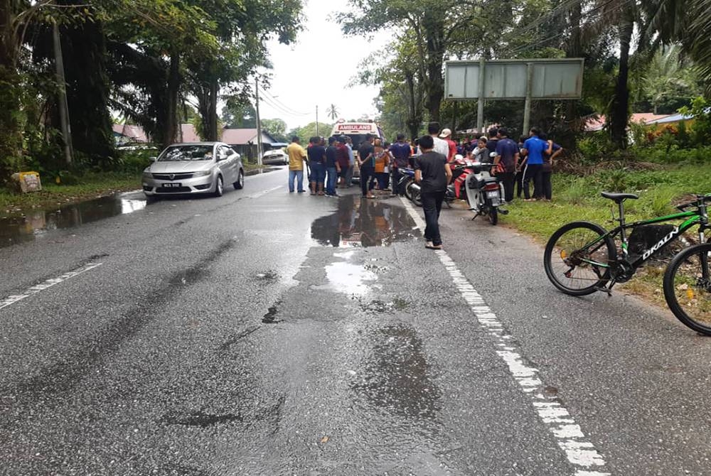 Nahas membabitkan dua motosikal menyebabkan seorang remaja perempuan maut di Semanggol. - Foto: Ihsan pembaca