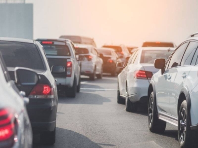 Waktu bekerja mingguan iaitu 45 jam sekali gus menunjukkan petanda baik untuk negara ke arah 40 jam. Gambar hiasan. 