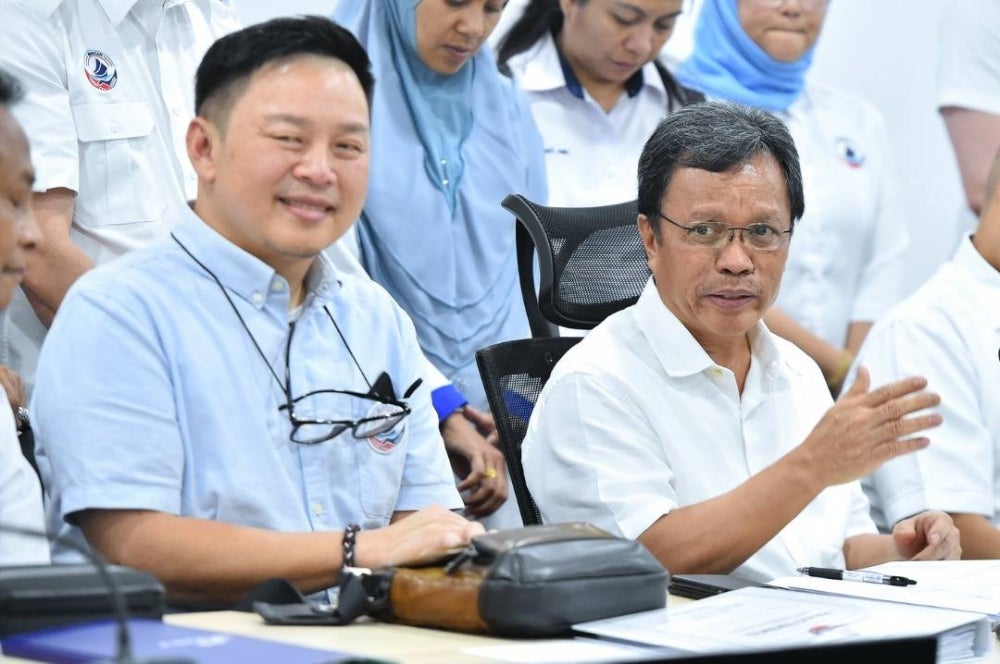 Mohd Shafie ketika sidang akhbar di Ibu Pejabat Warisan di Kolombong, Kota Kinabalu.