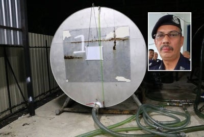 Polis serbu dua lokasi berasingan disyaki lokasi penyimpanan diesel bersubsidi. Foto PDRM (Gambar kecil: Aidi Sham)