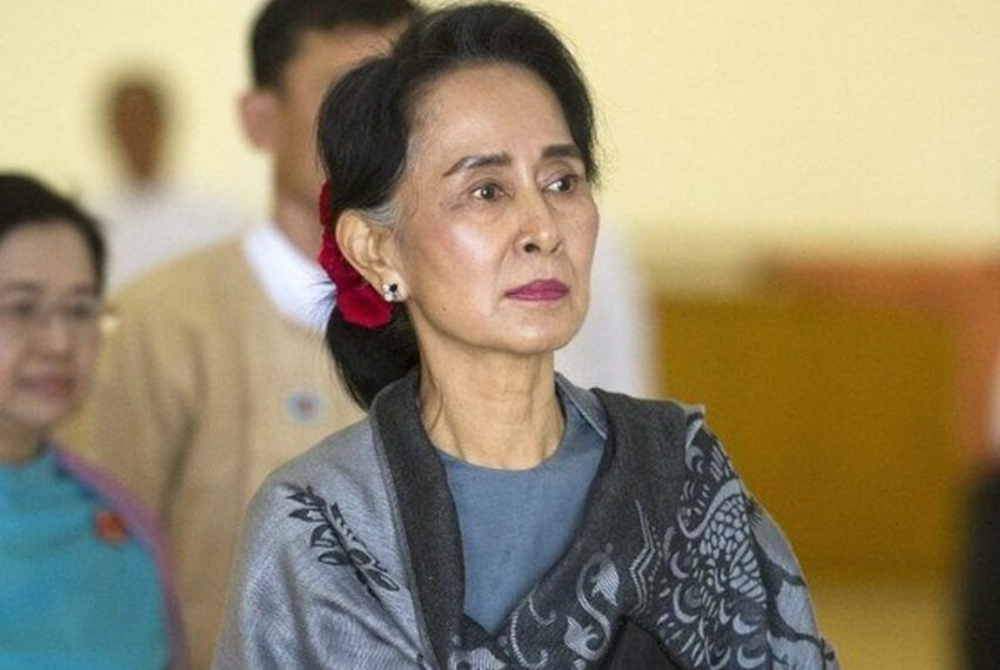 Ikon demokrasi Myanmar, Aung San Suu Kyi dikenakan hukuman tambahan penjara enam tahun oleh junta tentera negara itu. - Foto AFP
