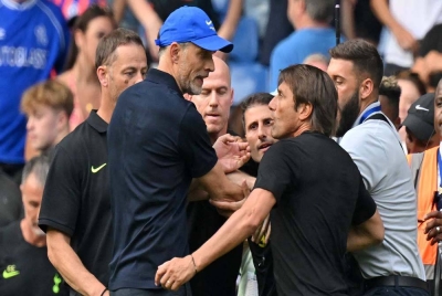 Insiden pergaduhan antara Tuchel (kiri) dan Conte di Stamford Bridge pada Ahad.