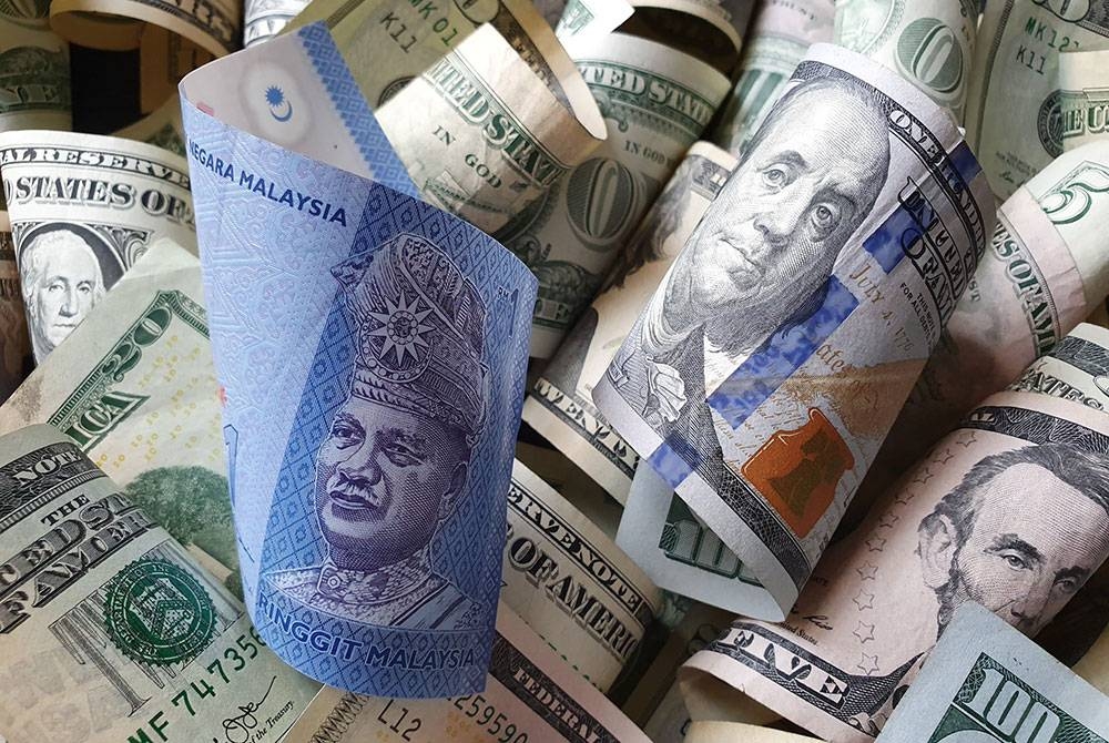Ringgit dibuka tinggi sedikit berbanding dolar AS. - Gambar hiasan 123RF.