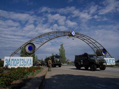 Kenderaan tentera Rusia melalui pintu masuk loji nuklear Zaporizhzhia yang merupakan kemudahan terbesar di Eropah.