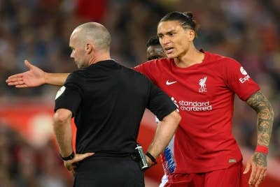 Nunez mempertikai keputusan pengadil Paul Tierney selepas dilayangkan kad merah di Anfield pada Ahad.