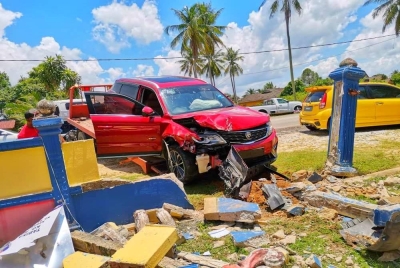 Proton X70 milik ADUN Semerak, Wan Hassan terlibat dalam kemalangan di Raja Dagang, Cherang Ruku, Pasir Puteh pada Rabu.
