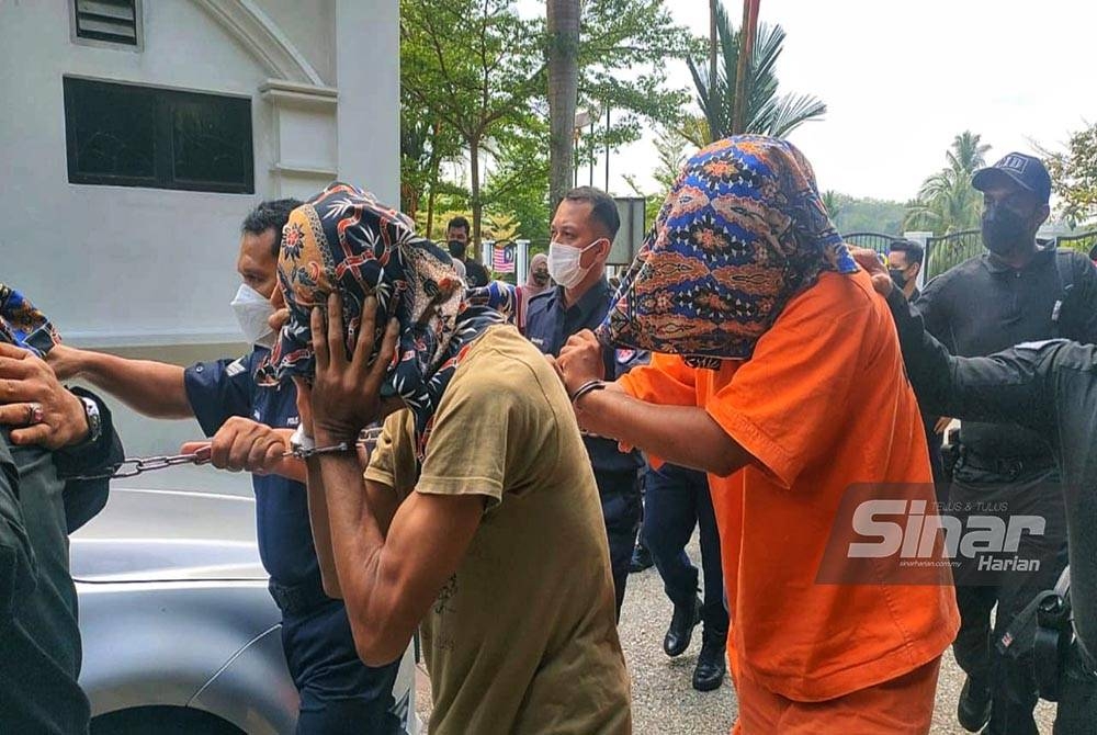 Kesemua tertuduh dibawa keluar dari mahkamah selepas mengaku bersalah di Mahkamah Majistret Lipis pada Khamis.