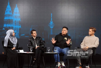 Zack Merican (dua dari kanan) ketika dalam program Kompas Rasuah Busters bertajuk Perang ‘Content’ Media Sosial yang disiarkan secara langsung di semua platform digital Sinar Harian pada Rabu.