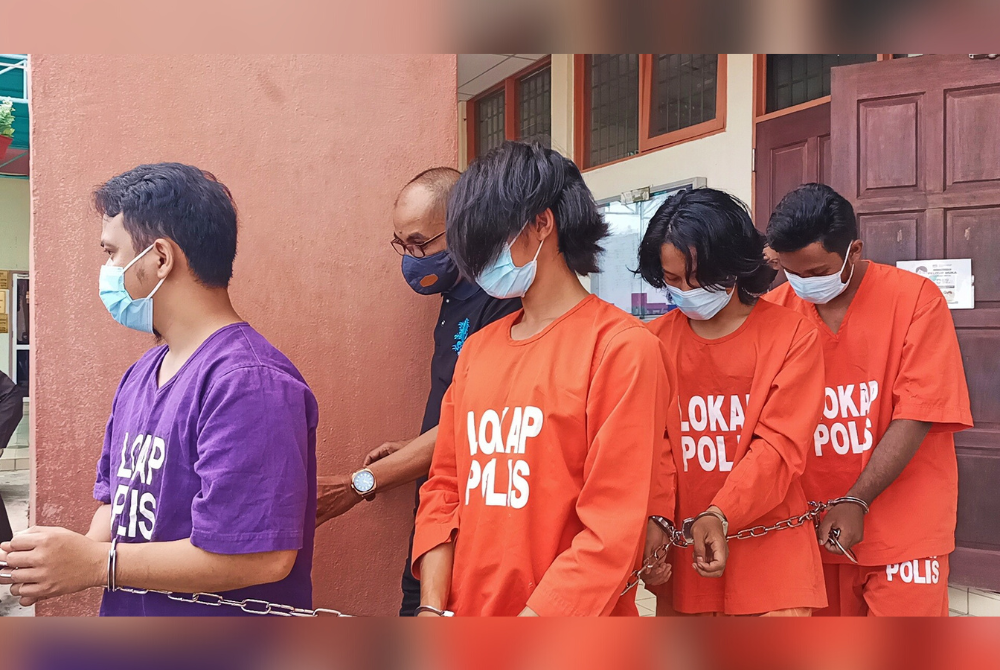 Perintah reman terhadap ustaz berusia 25 tahun dan tiga warden lelaki berusia 20, 22, dan 27 tahun itu dikeluarkan Majistret Adibah Abdul Kadir bermula Sabtu sehingga Jumaat depan.