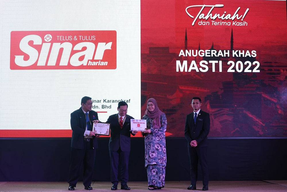Sinar Harian muncul sebagai penerima Anugerah Khas Majlis Persatuan Pentadbir Universiti Awam Malaysia (MASTI) 2022 yang diadakan di Pulai Springs Resort pada Sabtu.