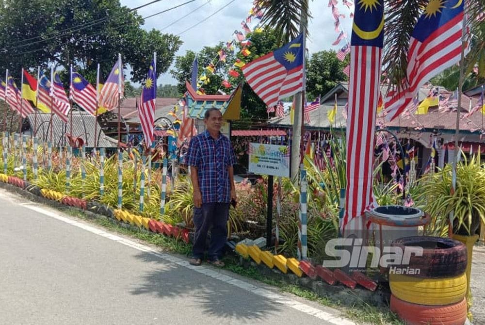 Mohd Jumaro pernah dinobatkan sebagai johan pada 2011, 2012, 2013 dan 2015 sempena pertandingan keceriaan bulan kebangsaan peringkat Negeri Sembilan.