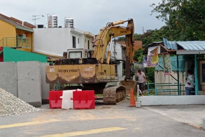 Kerja naik taraf saliran bagi mengatasi masalah banjir melanda Sekolah Jenis Kebangsaan Cina Lick Hung dan Masjid Abu Bakar As-Siddiq.