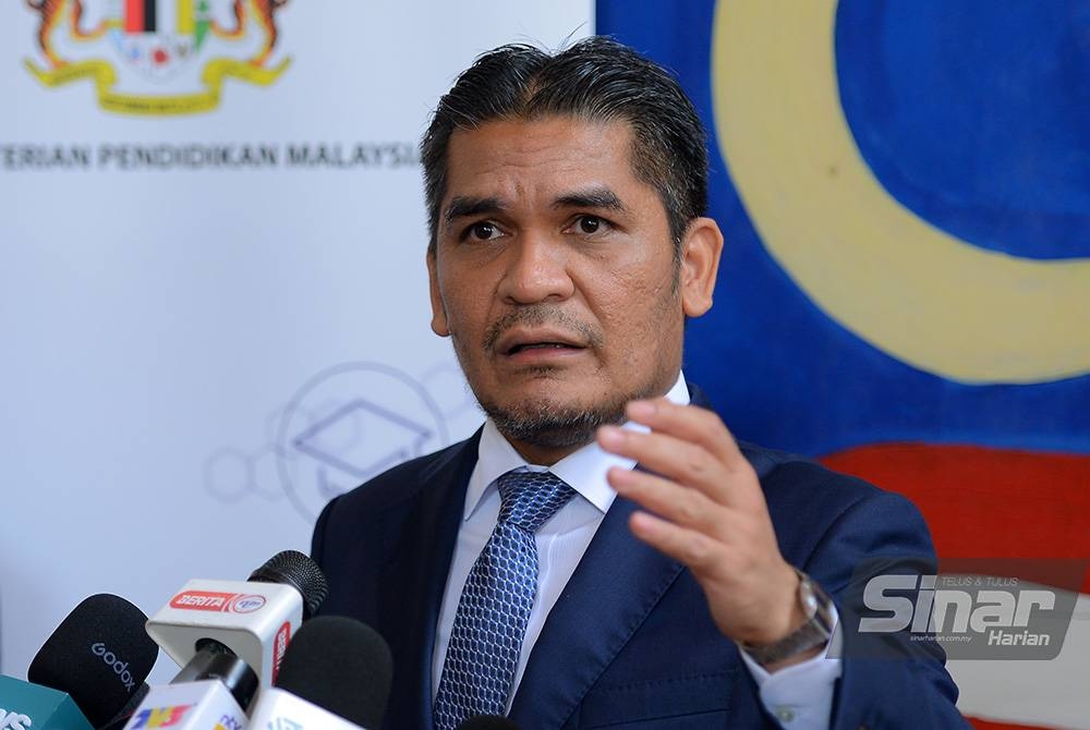 Mohd Radzi bercakap pada sidang media selepas Majlis Pelancaran Pelantar Pembelajaran Digital KPM DELIMa pada Isnin. - Foto Sinar Harian/MOHD HALIM ABDUL WAHID