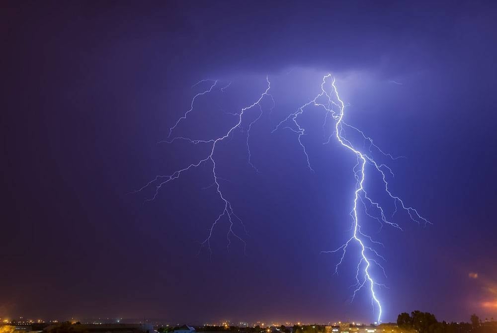 Seramai 13 orang terbunuh manakala 21 cedera akibat dipanah petir di Yaman dalam tempoh 24 jam. Foto hiasan
