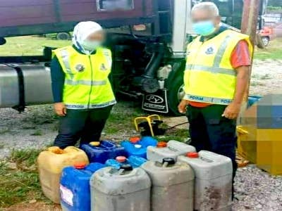 Taktik penyeludup mengubahsuai tangki serta membuat pembelian minyak diesel dari stesen ke stesen berjaya dihidu oleh pihak berkuasa pada Sabtu.