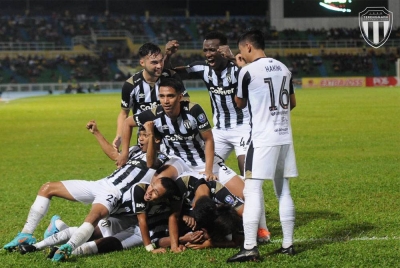 Semangat berpasukan tinggi dalam kalangan pemain TFC menjadi pencetus kepada kemenangan di Kuantan. - Foto Terengganu FC
