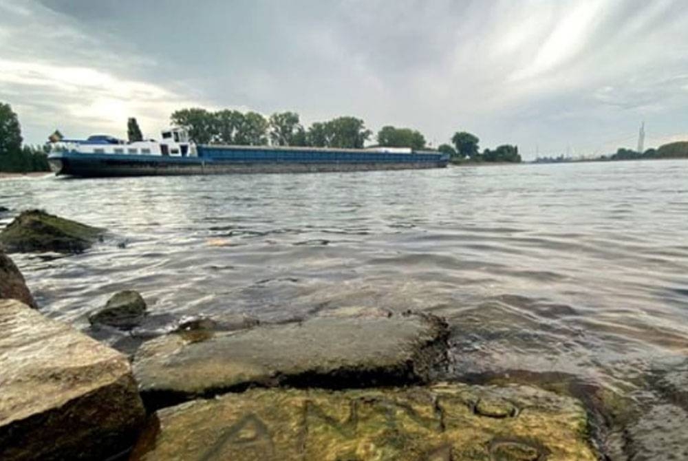 Kemunculan hunger stones di sepanjang tebing Sungai Rhine sejak beberapa minggu lalu.