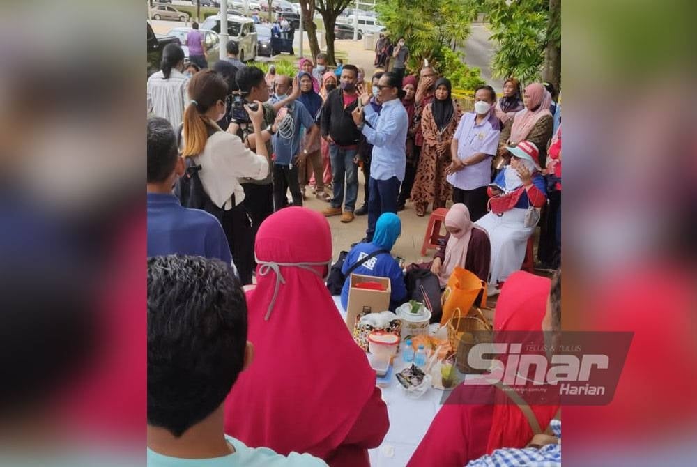 Keadaan sedikit tegang apabila penyokong Najib mendakwa berita yang dikeluarkan media tempatan tidak tepat namun berjaya ditenangkan dan diberikan penerangan mengenai peranan media sebenarnya.