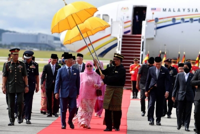 Al-Sultan Abdullah dan Tunku Azizah selamat kembali ke tanah air hari ini selepas mengadakan lawatan negara selama lapan hari ke Turkiye, bermula 15 Ogos lepas. Foto Bernama