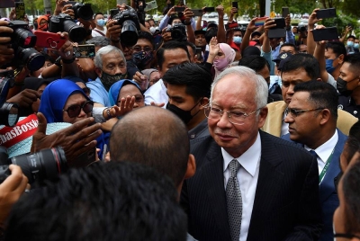 Najib keluar dari Kompleks Mahkamah Persekutuan pada Selasa. - Foto Bernama