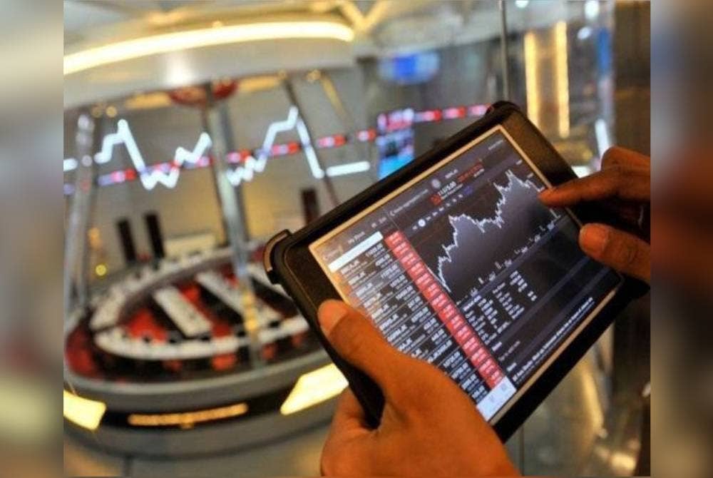 Bursa Malaysia dibuka lebih tinggi hari ini, didorong oleh minat belian saham-saham berharga rendah. - Foto hiasan