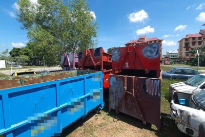 Antara tong RORO yang berjaya ditemui dan dirampas semula oleh pihak polis.