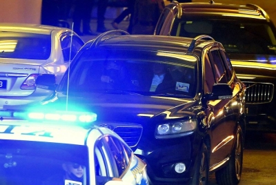 Najib keluar dari Kompleks Mahkamah diiringi kenderaan Polis Diraja Malaysia (PDRM) selepas didapati bersalah dan dijatuhkan hukuman penjara 12 tahun dan denda RM210 juta pada Selasa. - Foto Bernama 