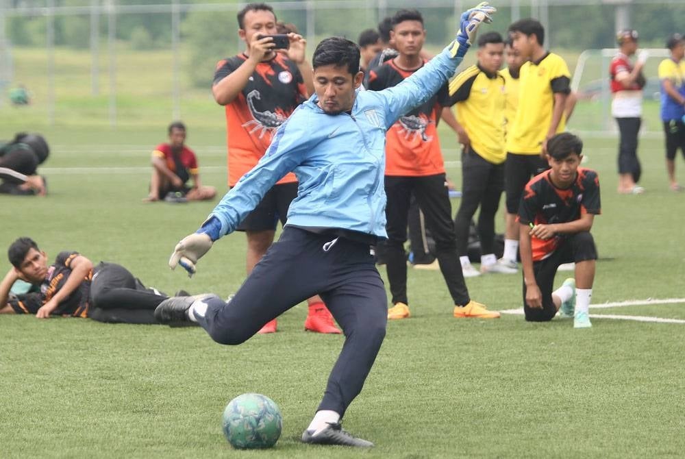 Santo ketika beraksi di Liga Penalti Gorilla. - Foto Kamarul Akhir