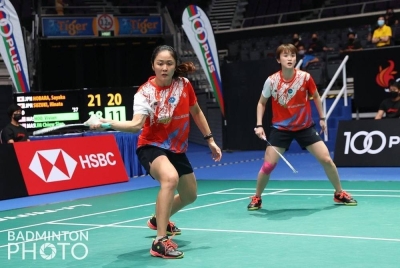 Chiew Sien cuba membalas smash daripada beregu Korea Selatan pada saingan peringkat kalah mati Kejohanan Dunia BWT di Gimnasium Metropilitan, Tokyo sebentar tadi. - Foto Facebook BAM