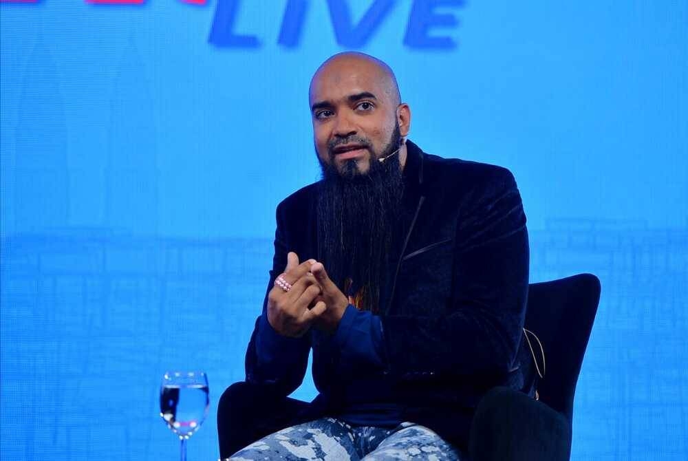 Mahadi menyeru masyarakat agar membayar zakat menerusi sistem institusi zakat dalam negara.