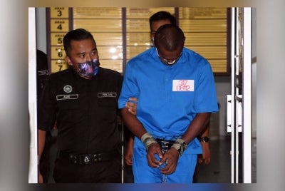 K Sathiaraj (kanan) dijatuhi hukuman mati oleh Mahkamah Tinggi Shah Alam hari ini.