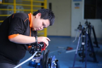 Antara bidang kemahiran yang mendapat permintaan tinggi oleh pemain industri khususnya berkaitan teknologi mekanikal dan elektrikal. - Gambar hiasan