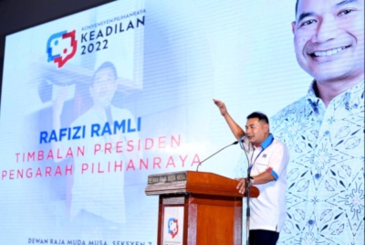 Rafizi menyampaikan amanat strategi pilihan raya pada Konvensyen Pilihan Raya PKR 2022 di Dewan Raja Muda Musa pada Sabtu. - Foto Bernama