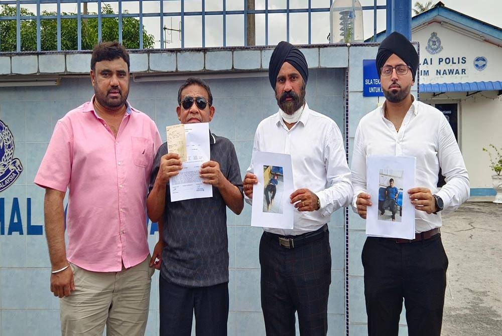 Zuelkefle (dua dari kiri) bersama barisan peguam yang membantu membuat laporan di Balai Polis Malim Nawar, Kampar pada Sabtu.