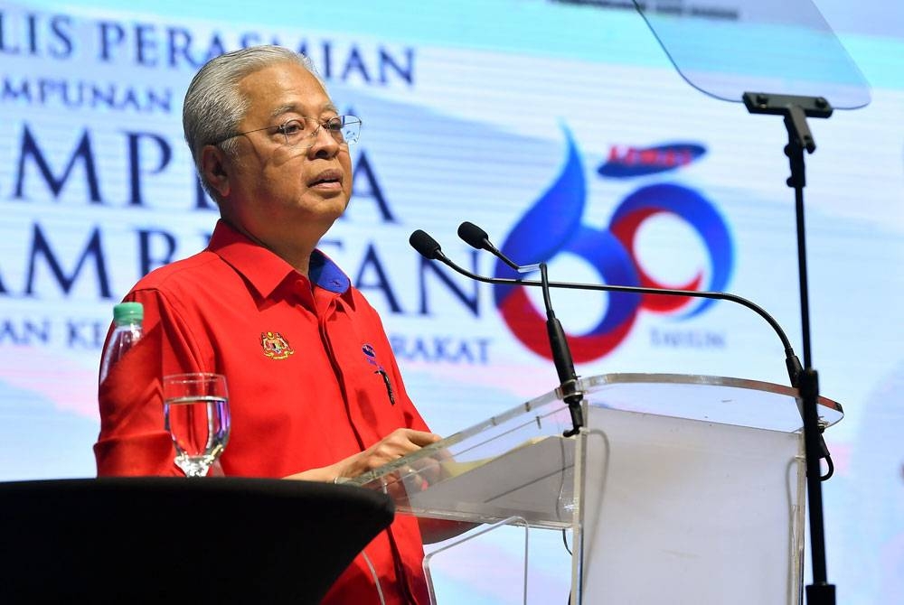 Ismail Sabri menyampaikan ucapan pada Perhimpunan Perdana sempena Sambutan 60 Tahun Jabatan Kemajuan Masyarakat (Kemas) di Taman Ekspo Pertanian Malaysia (MAEPS), pada Ahad. - Foto Bernama