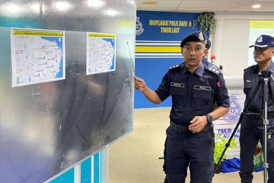 Soffian menunjukkan jalan-jalan yang akan ditutup secara berperingkat bermula tengah malam pada Isnin.