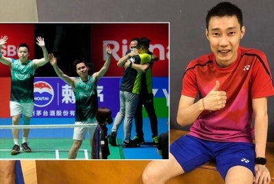 Pasangan badminton negara, Aaron Chia-Soh Wooi Yik memahat sejarah apabila mengakhiri penantian gelaran sulung negara untuk merangkul kejuaraan Kejohanan Badminton Dunia di Jepun pada Ahad. - Foto EPA, gambar kanan: Chong Wei