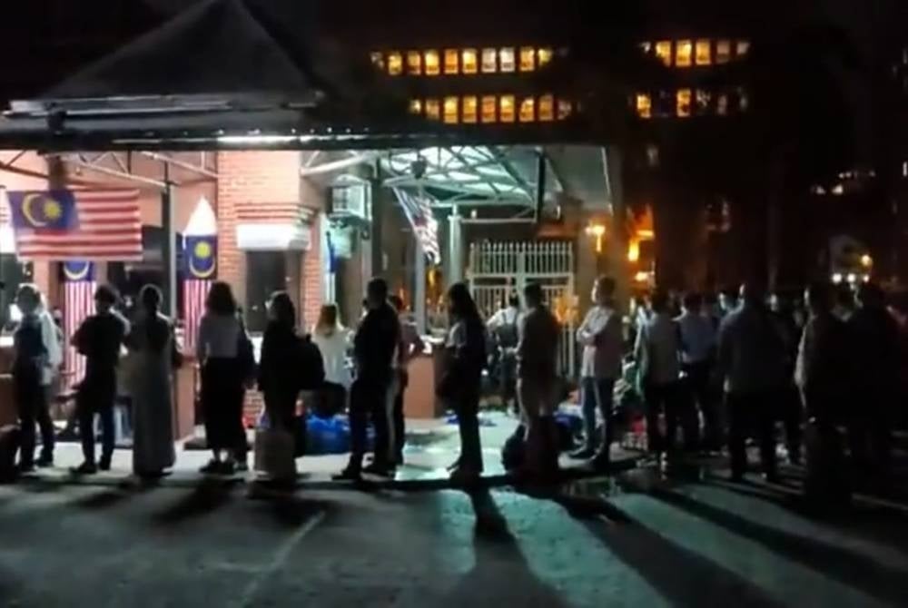 Majikan beratur seawal jam 4 pagi.