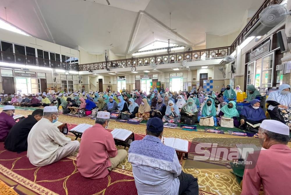 Surah Al-Sajdah dipilih untuk dibaca dalam Malaysia #QuranHour Peringkat Pulau Pinang 2022 yang diadakan di Masjid Jamek Tasek Gelugor.