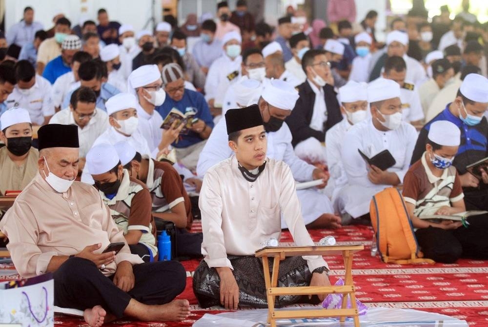 Antara peserta yang mengambil bahagian dalam program Malaysia #QuranHour 2022 di Masjid Tuanku Mizan Zainal Abidin pada Selasa.