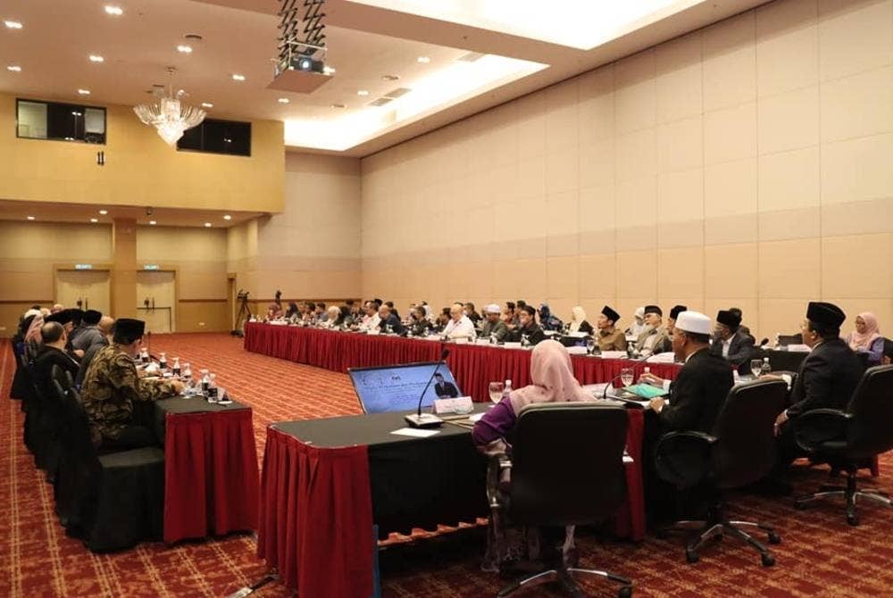 Idris mengadakan pertemuan dengan pemain industri penyiaran pada Selasa.