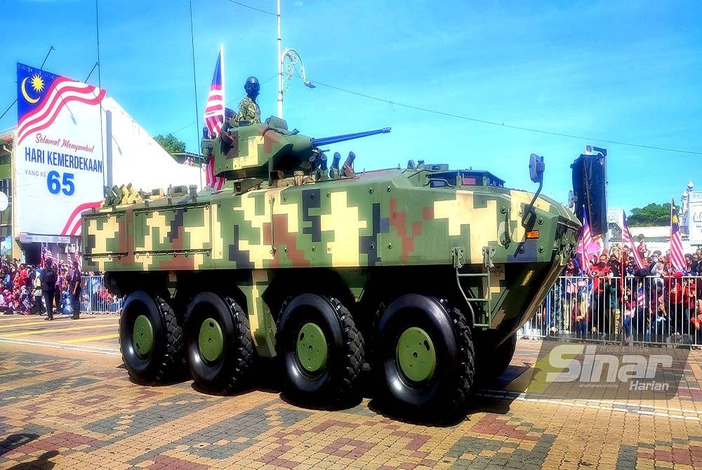 Kereta kebal Angkatan Tentera Malaysia (ATM) menyertai Istiadat Perbarisan dan Perarakan sempena Sambutan Hari Kebangsaan ke-65 Peringkat Negeri Kedah di Dataran Medan Bandar pada Rabu.