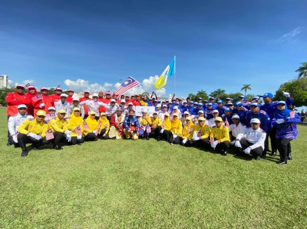 Antara peserta yang mengambil bahagian dalam sambutan Hari Kebangsaan yang ke 65 di Padang Kota pada Rabu.