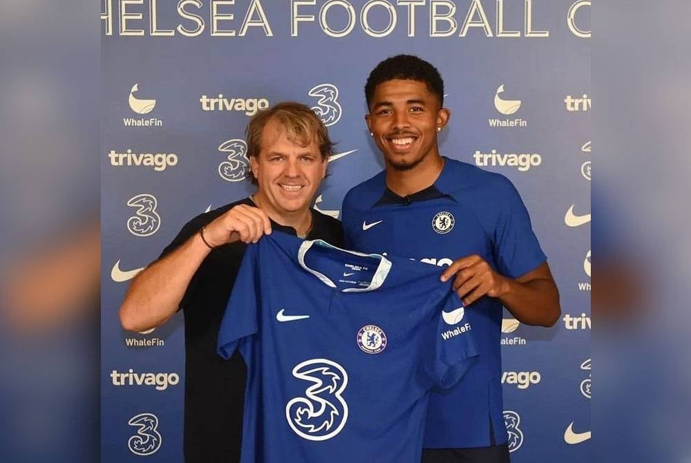 Boehly (kiri) bersama Fofana.