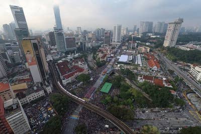 Suasana sekitar Dataran Merdeka ketika berlangsungnya sambutan Hari Kebangsaan 2022 pada Rabu. - Foto Bernama