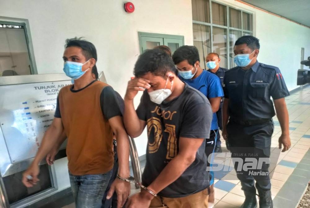Tiga daripada empat sahabat yang didakwa di Mahkamah Sesyen di sini pada Khamis.