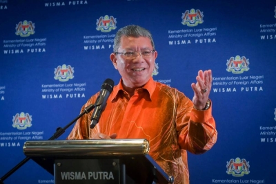 Saifuddin pada sidang media selepas Mesyuarat Majlis Perundingan Mengenai Dasar Luar Negeri di Kementerian Luar Negeri hari ini. - Foto Bernama